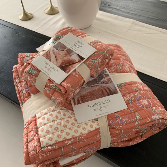 SALE🌑🌑🌑Threshold TWIN quilt & sham - Picture 2 of 6